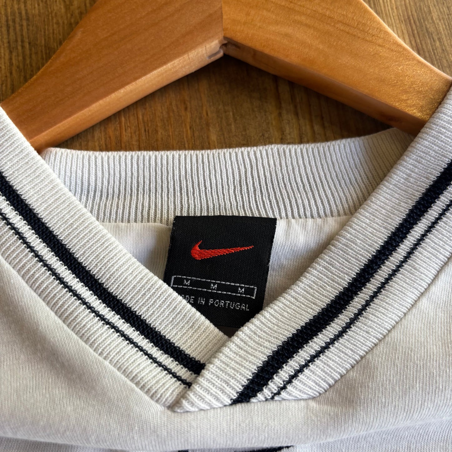 Nike Centre Swoosh V Neck T-Shirt White (Medium)