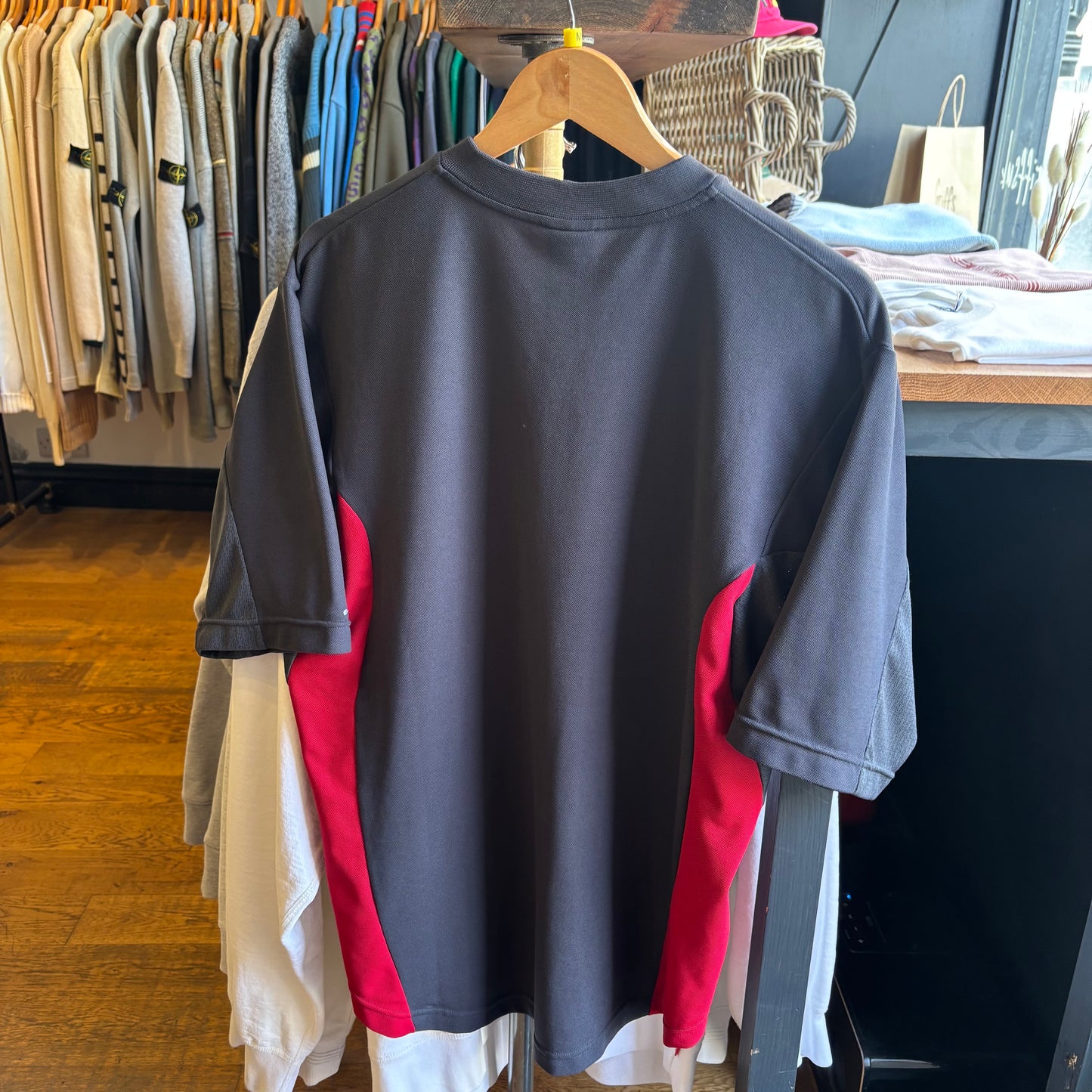 Nike T90 Centre Logo Sports T-Shirt Grey/ Red (Medium)