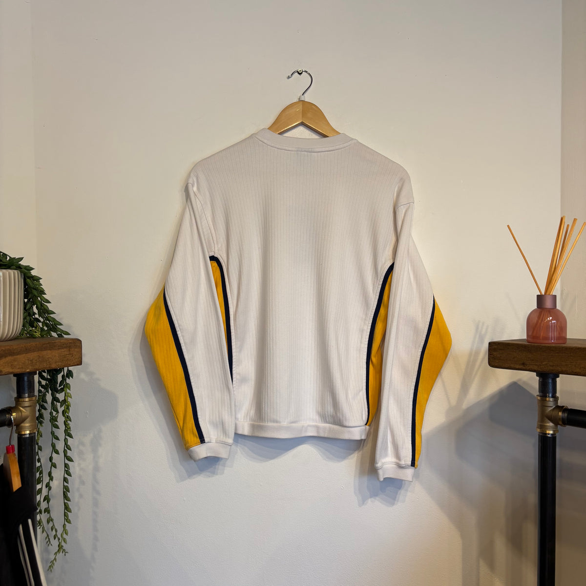 Nike Spellout 90s Pullover Sweatshirt White/ Yellow (XS)