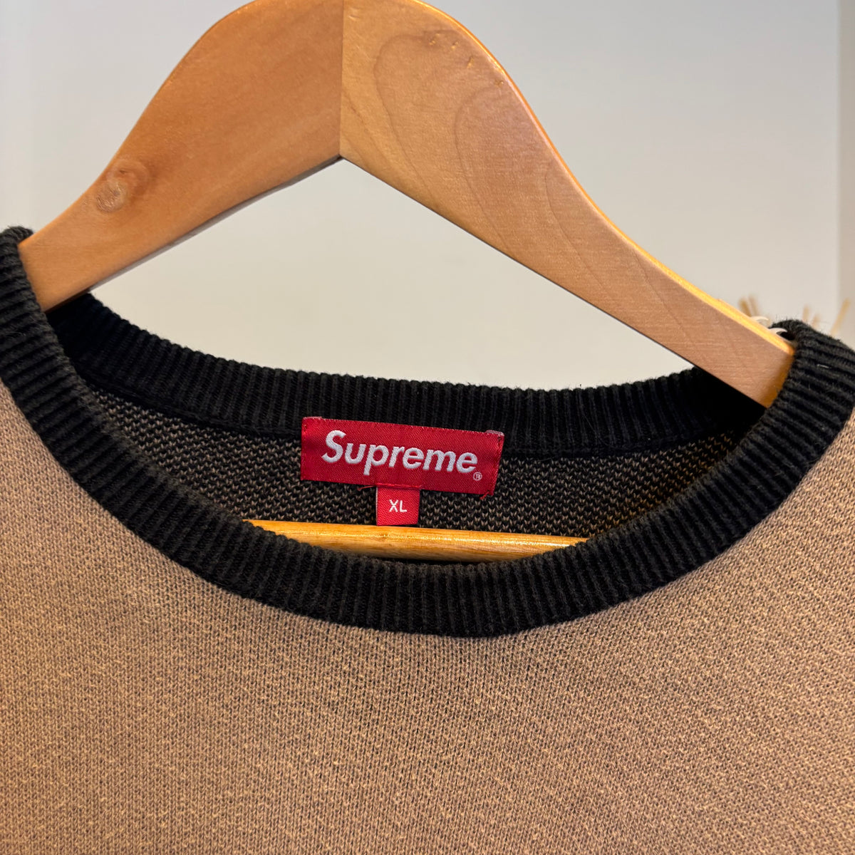 Supreme FW18 Logo Repeat Knit Sweater Black/ Beige (XL)