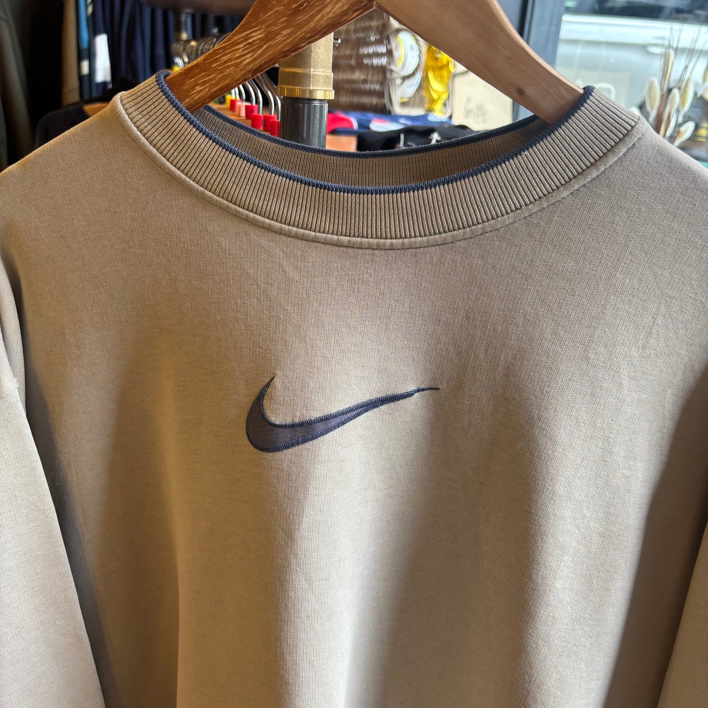 Nike Centre Swoosh Oversized Sweatshirt Beige (XL)
