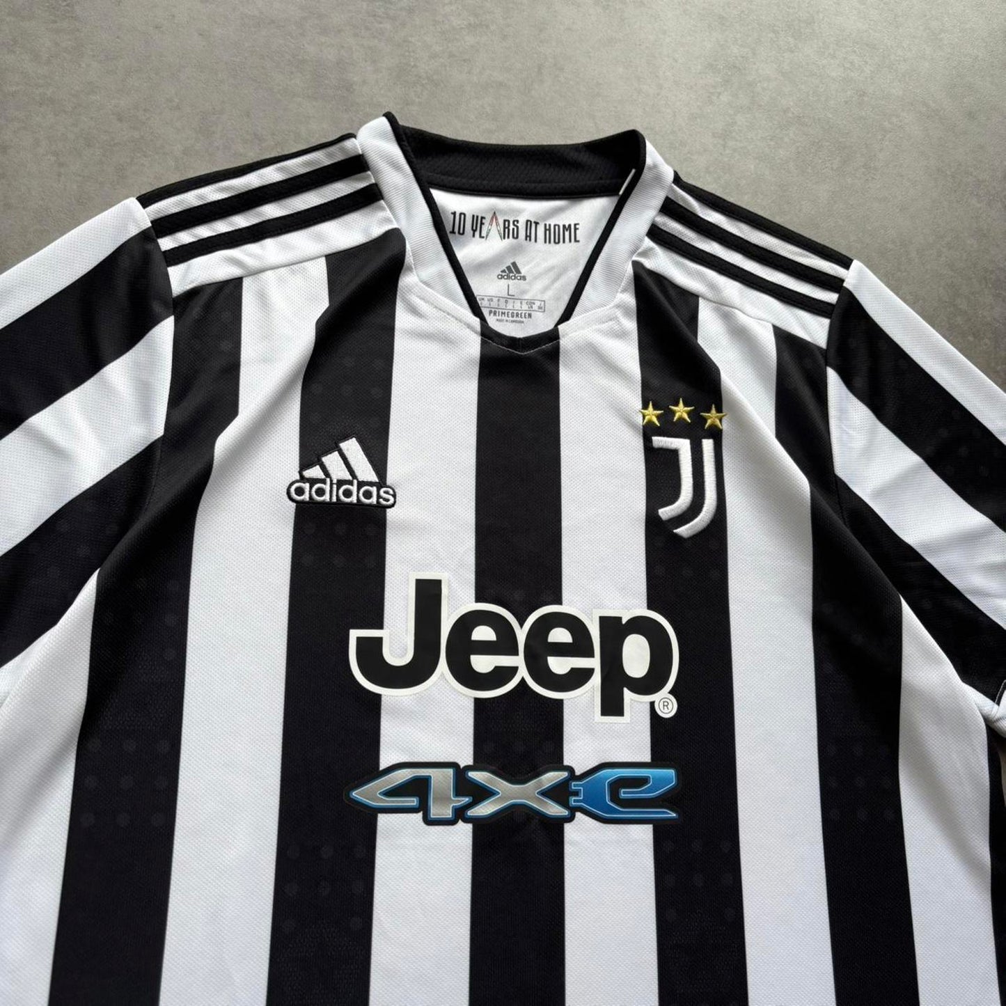Juventus 2021-22 Home Shirt (Large)
