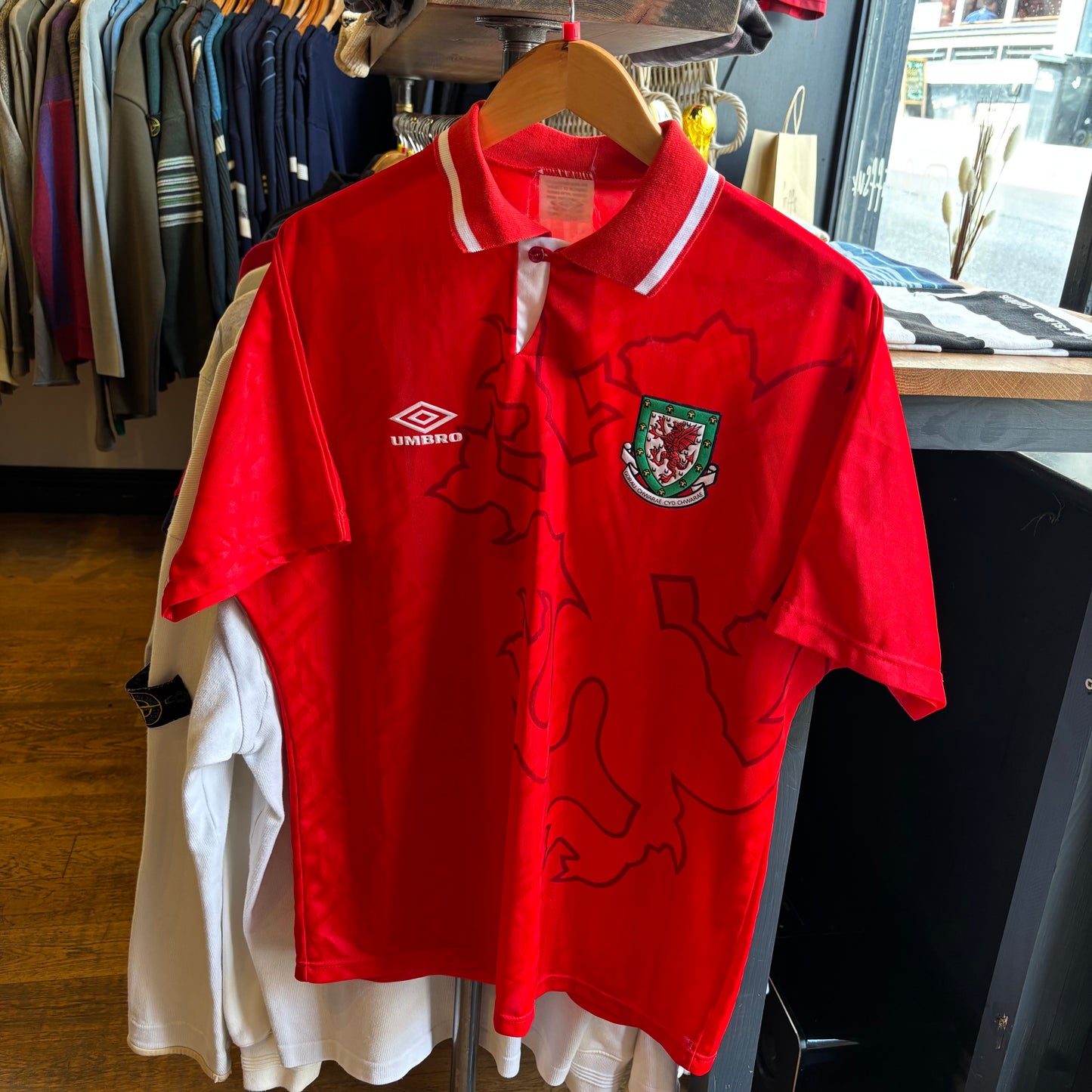 Wales Umbro 1992/94 Home Shirt Red (Large)