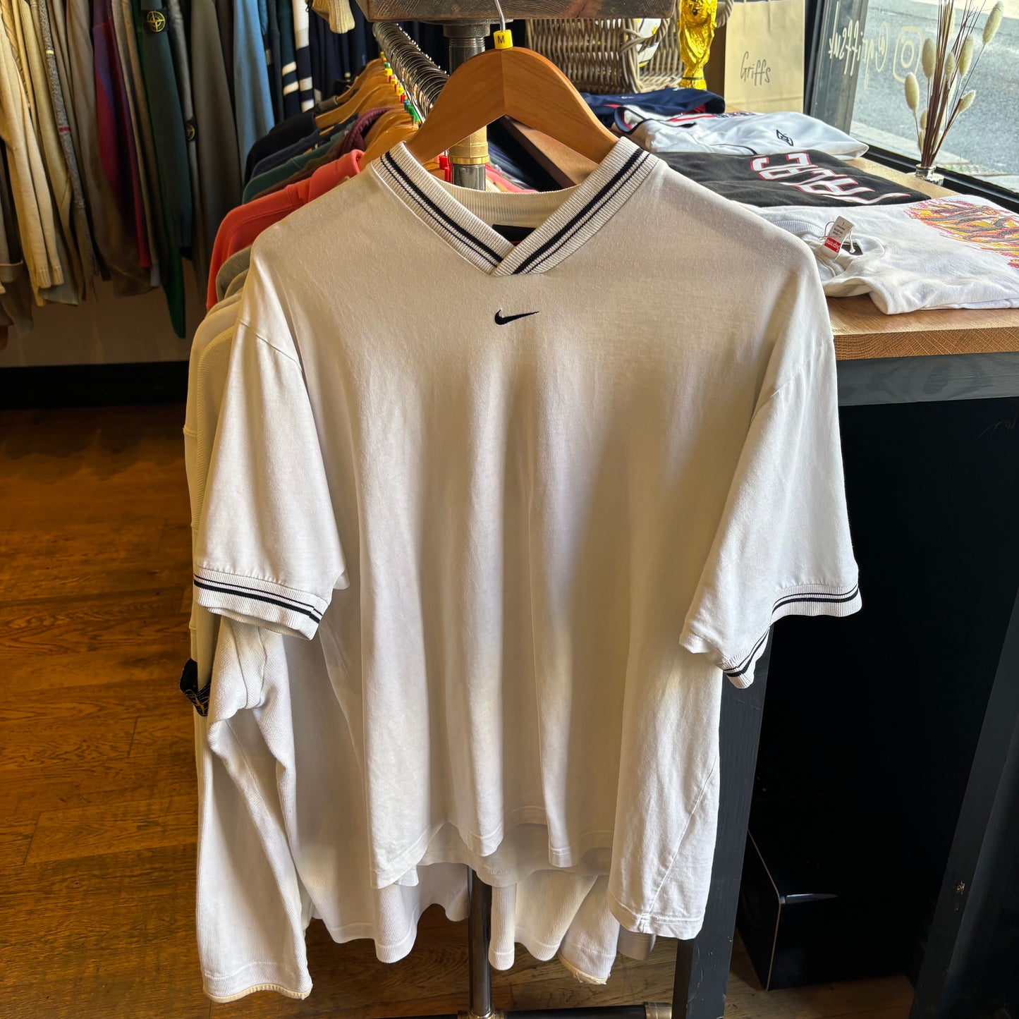 Nike Centre Swoosh V Neck T-Shirt White (Medium)