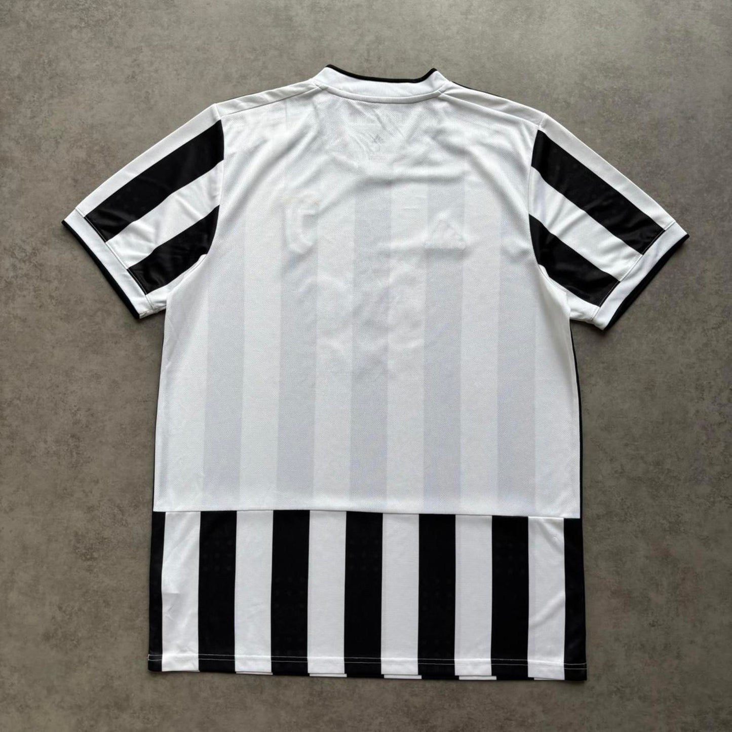 Juventus 2021-22 Home Shirt (Large)