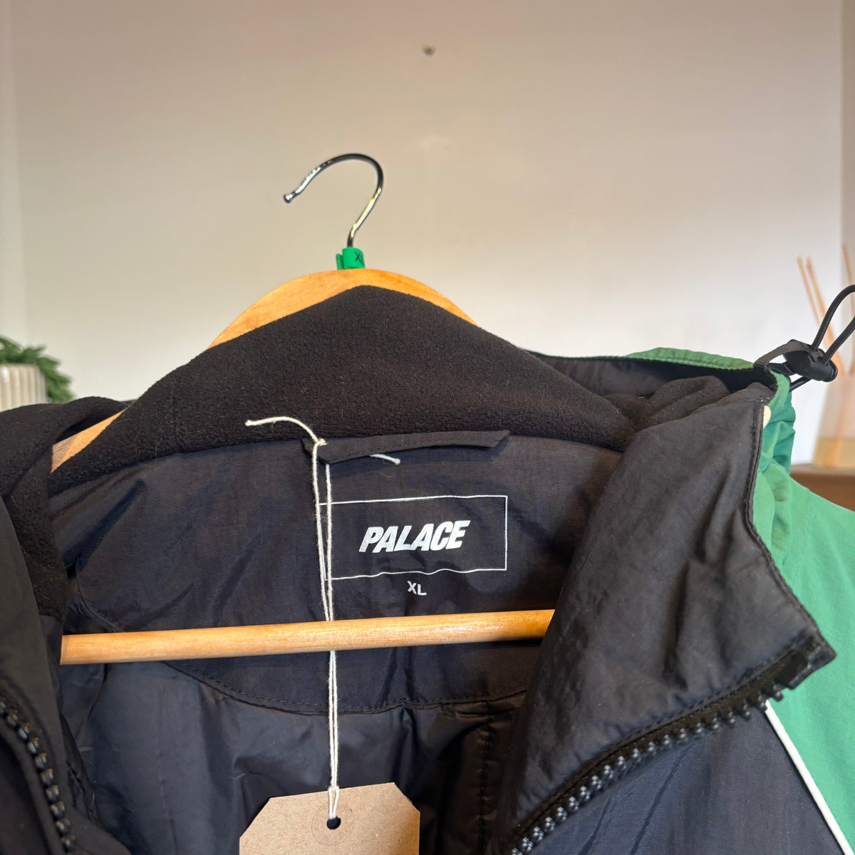 Palace FW24 RS Stars Padded Hooded Jacket Black (XL)