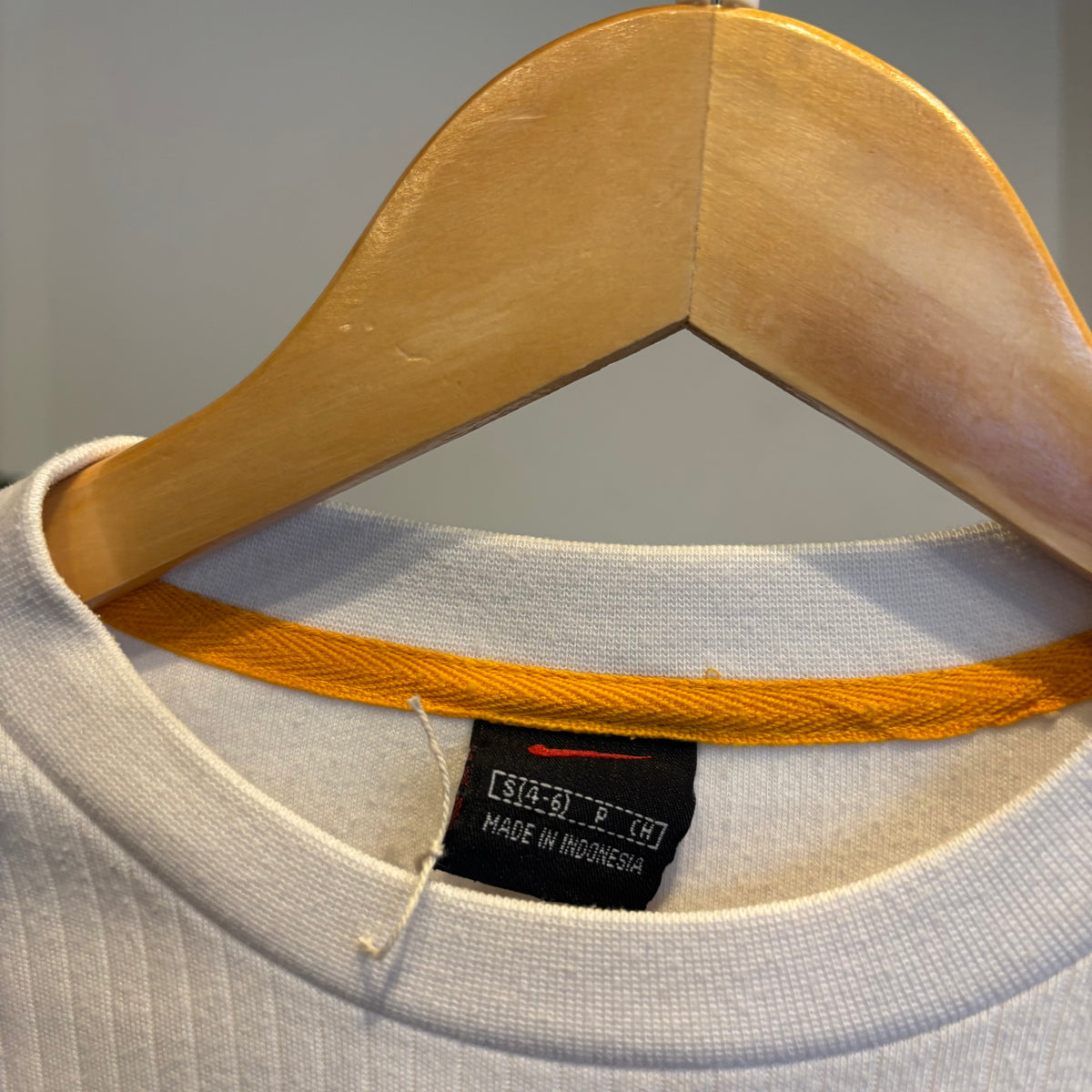 Nike Spellout 90s Pullover Sweatshirt White/ Yellow (XS)
