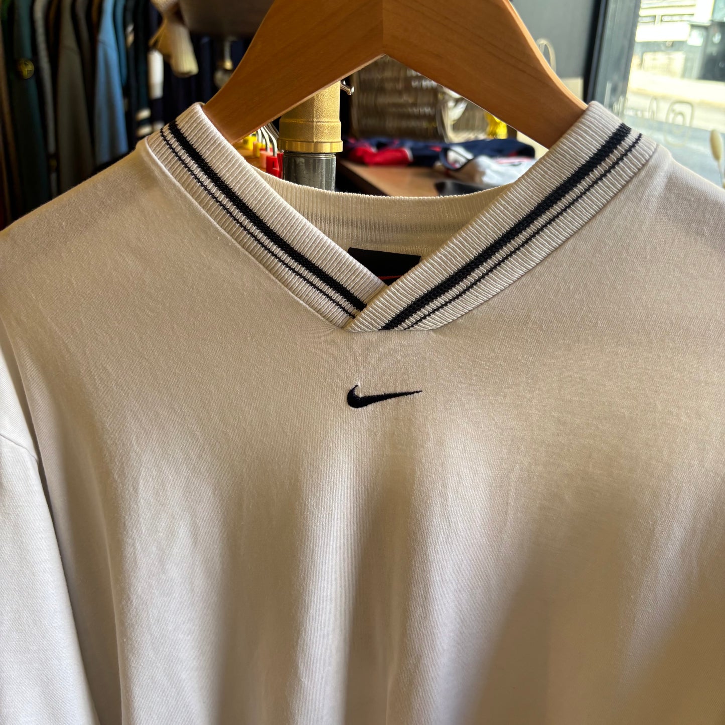 Nike Centre Swoosh V Neck T-Shirt White (Medium)