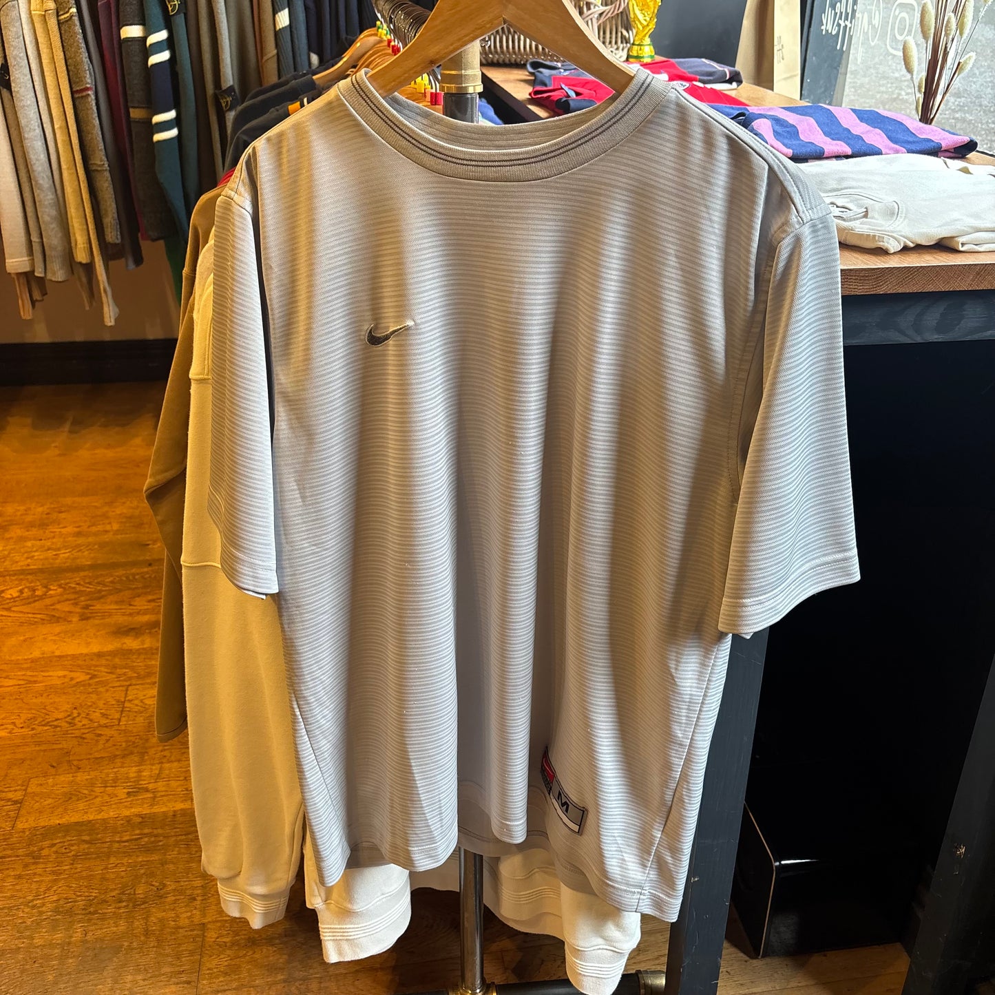 Nike Swoosh 2000's Sports T-Shirt Grey (Medium)
