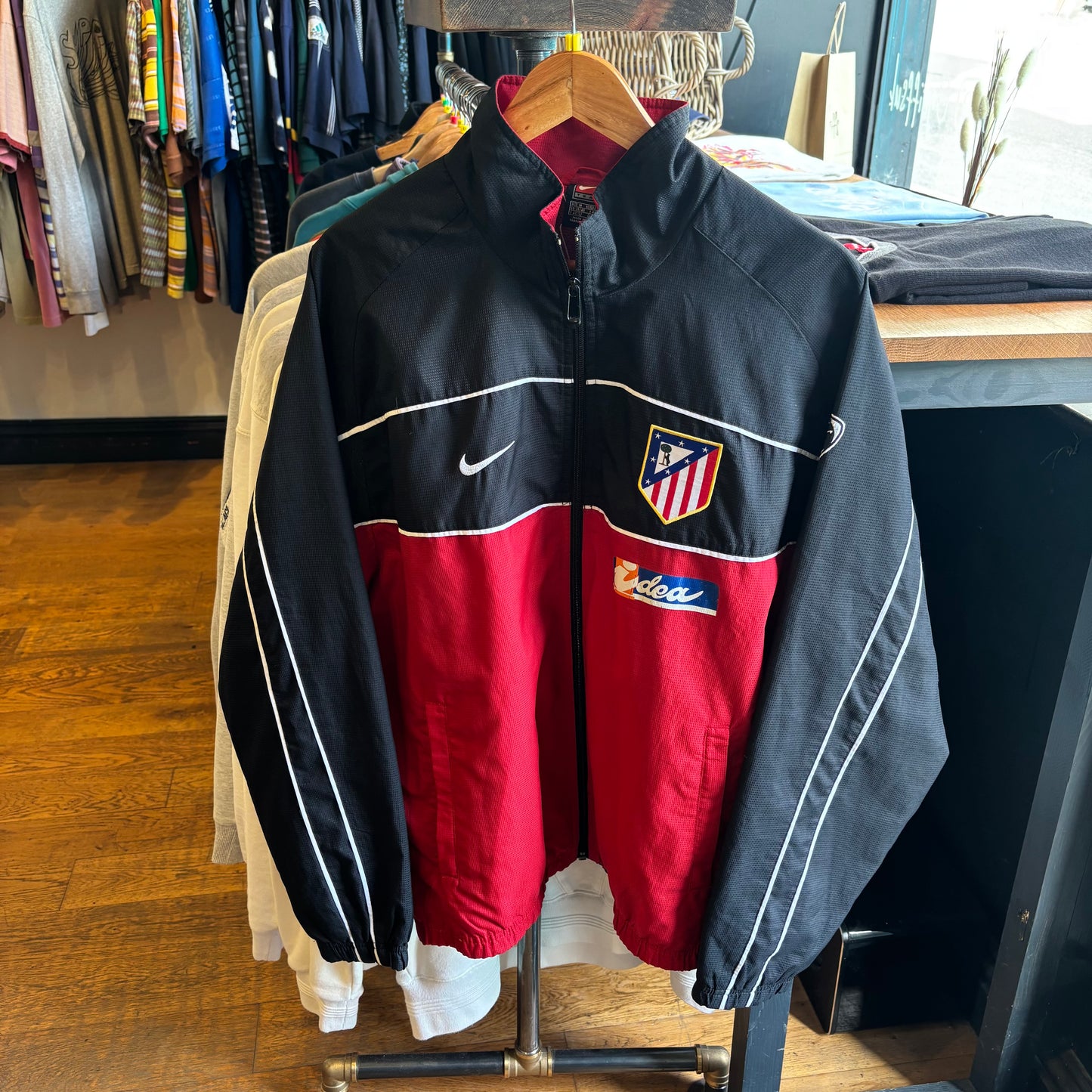Atletico Madrid Nike 2001/02 Training Jacket Black/ Red (Medium)