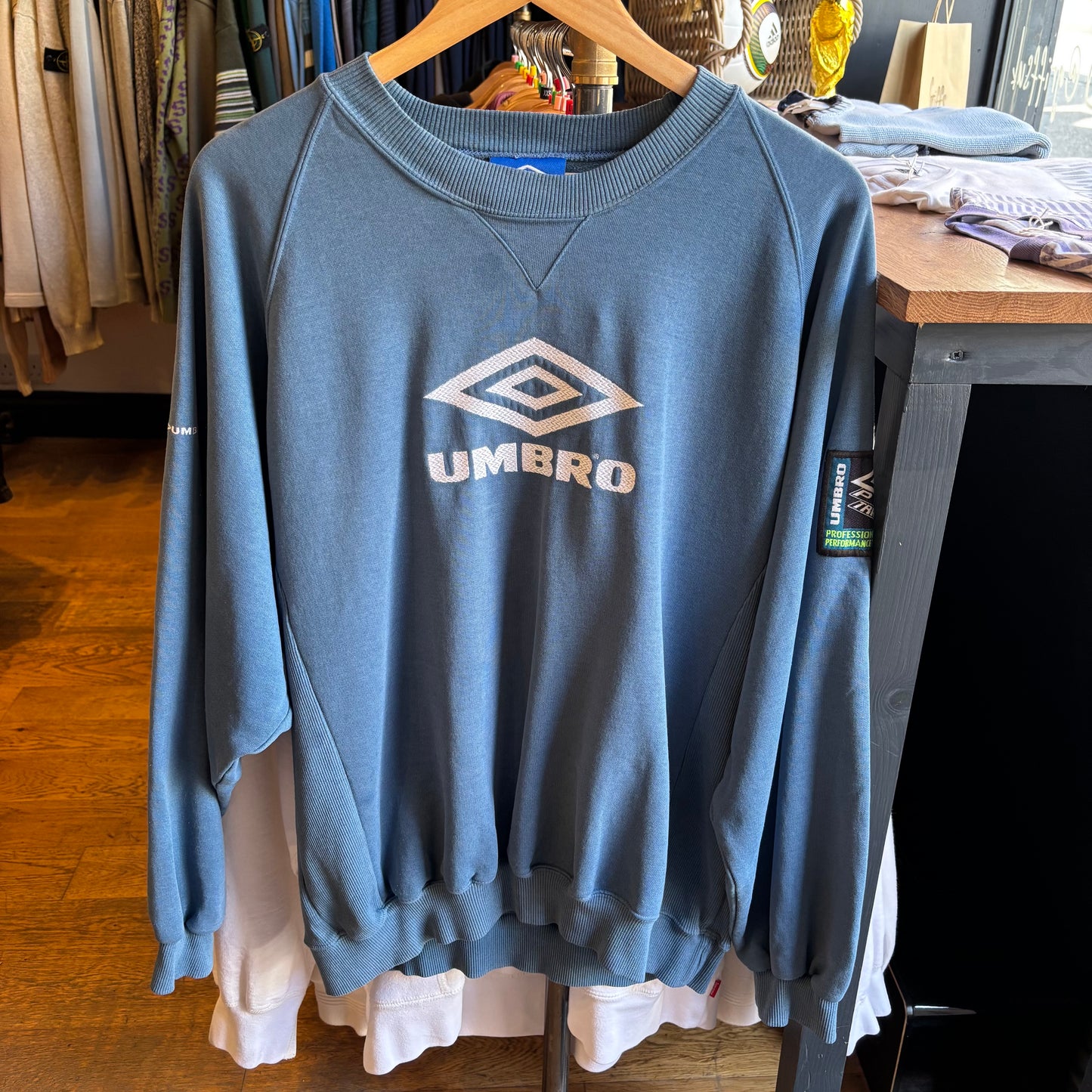 Umbro Pro Training Spellout Oversized Sweatshirt Blue (Medium)
