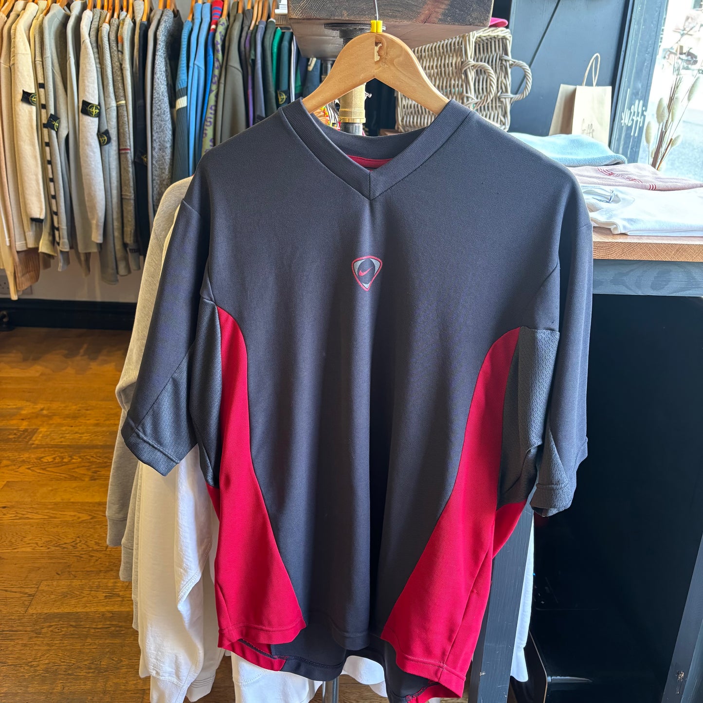 Nike T90 Centre Logo Sports T-Shirt Grey/ Red (Medium)