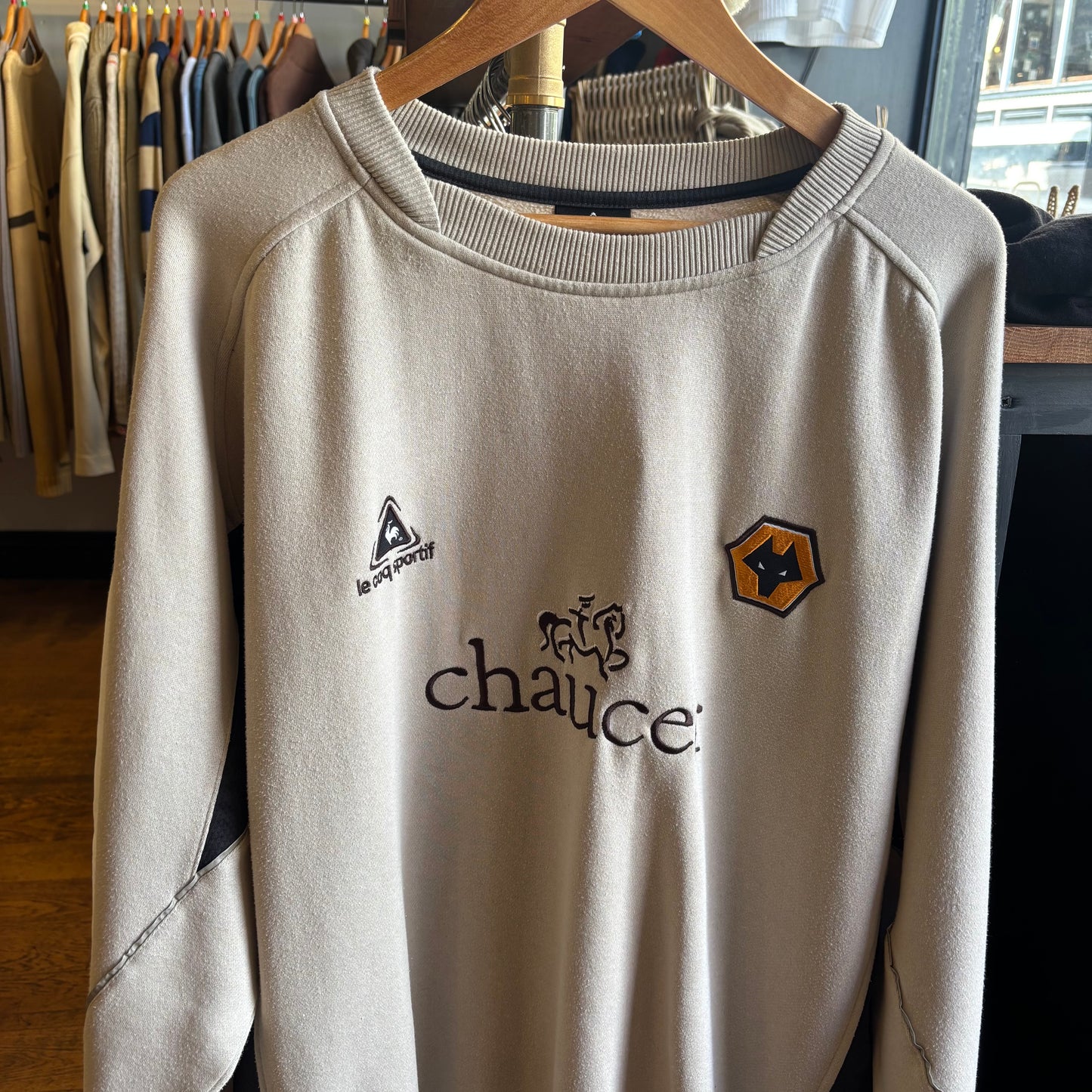 Wolverhampton Wanderers Le Coq Training Sweatshirt Beige (XXL)