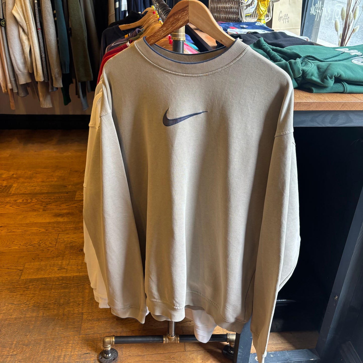 Nike Centre Swoosh Oversized Sweatshirt Beige (XL)