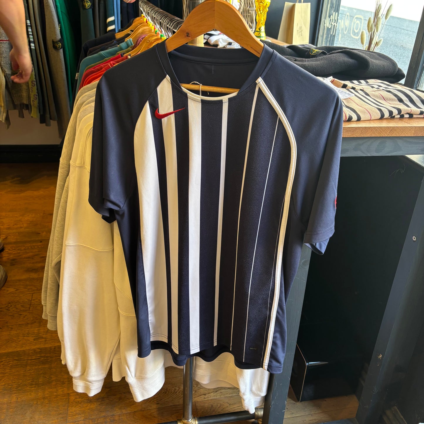 Nike T90 Striped Sports T-Shirt Navy/ White (Medium)