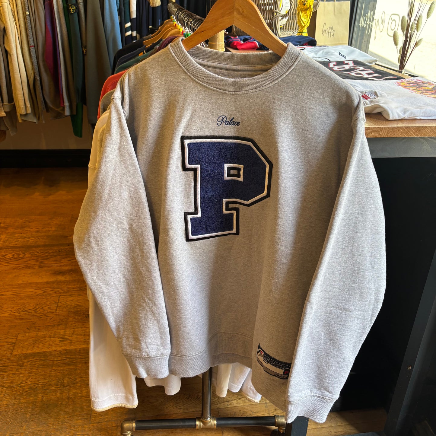 Palace FW22 Varsity Applique Crew Sweatshirt Grey (XL)