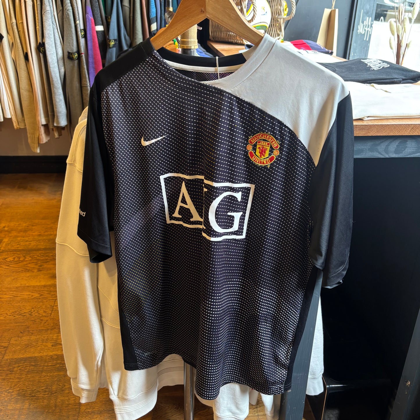 Manchester United Nike 2008/09 Training Shirt Black (Large)