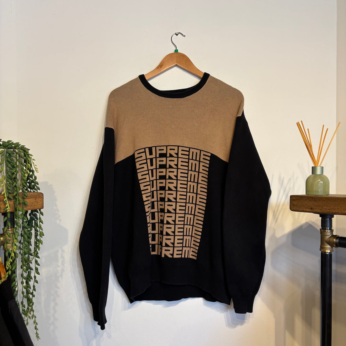 Supreme FW18 Logo Repeat Knit Sweater Black/ Beige (XL)
