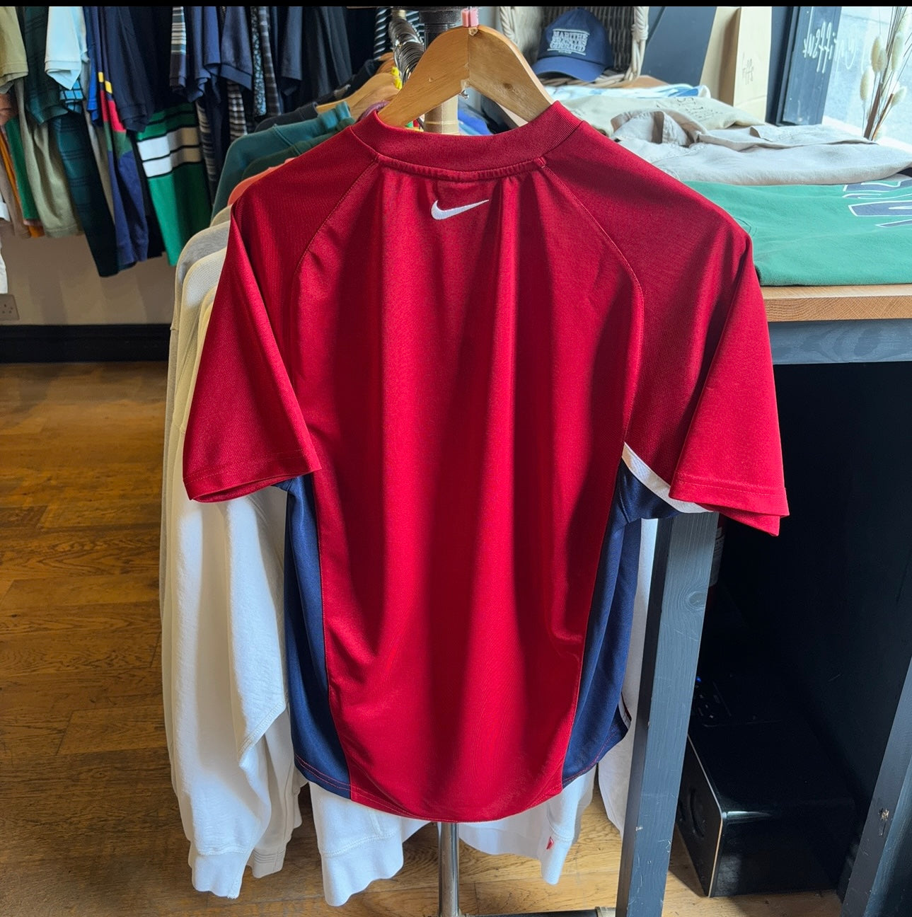 Nike 2000's T90 Centre Logo Sports T-Shirt Red (Small)