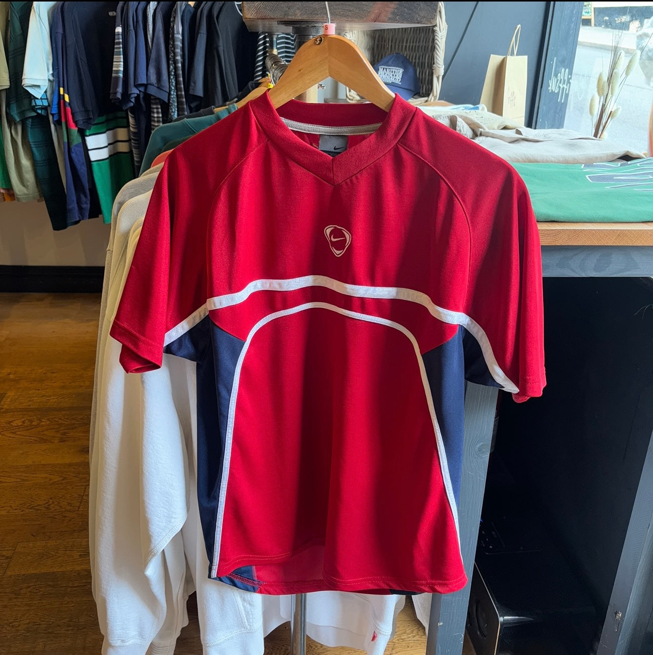 Nike 2000's T90 Centre Logo Sports T-Shirt Red (Small)