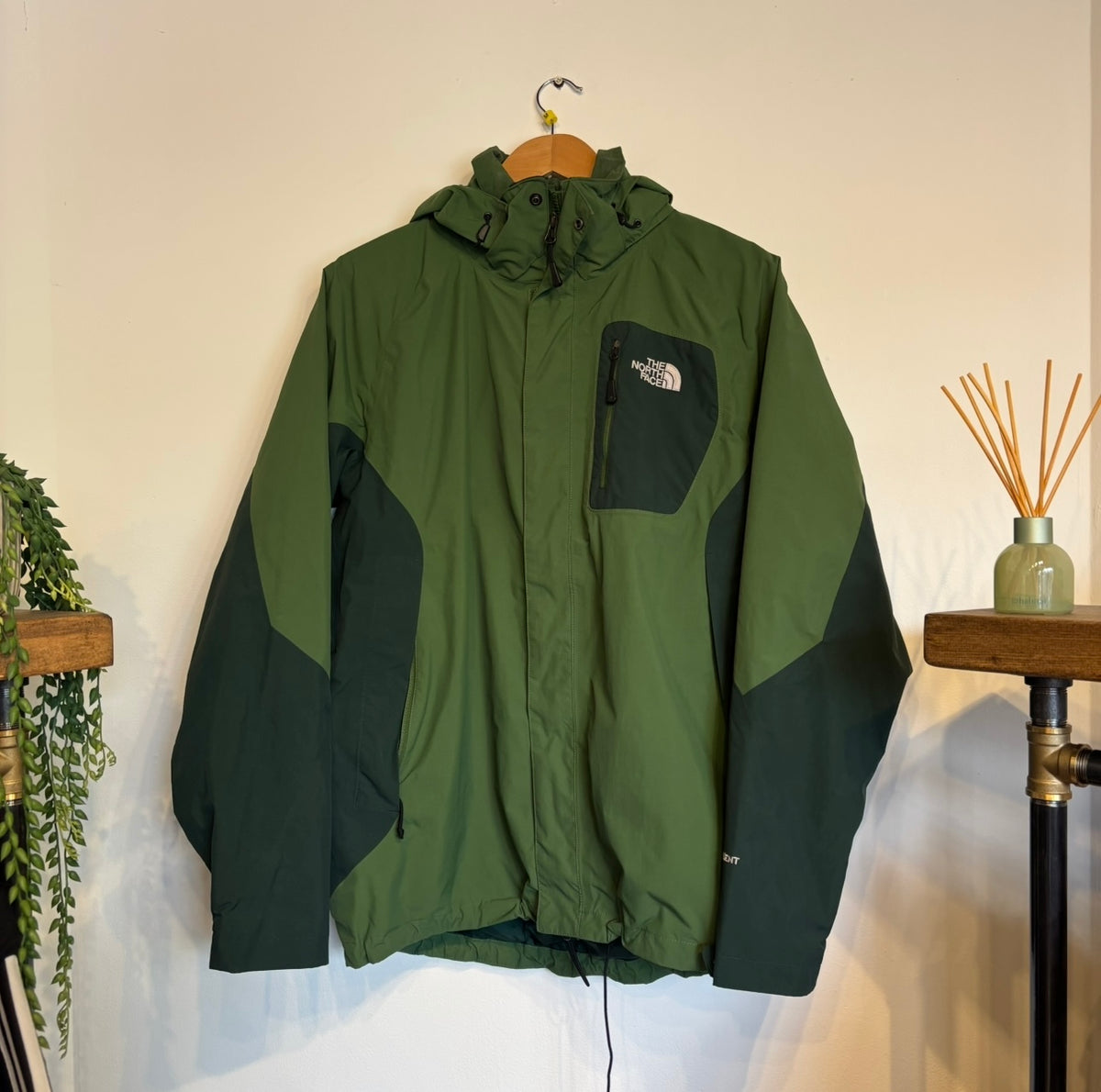 The North Face Hyvent Hooded Jacket Green/ Black (Medium)