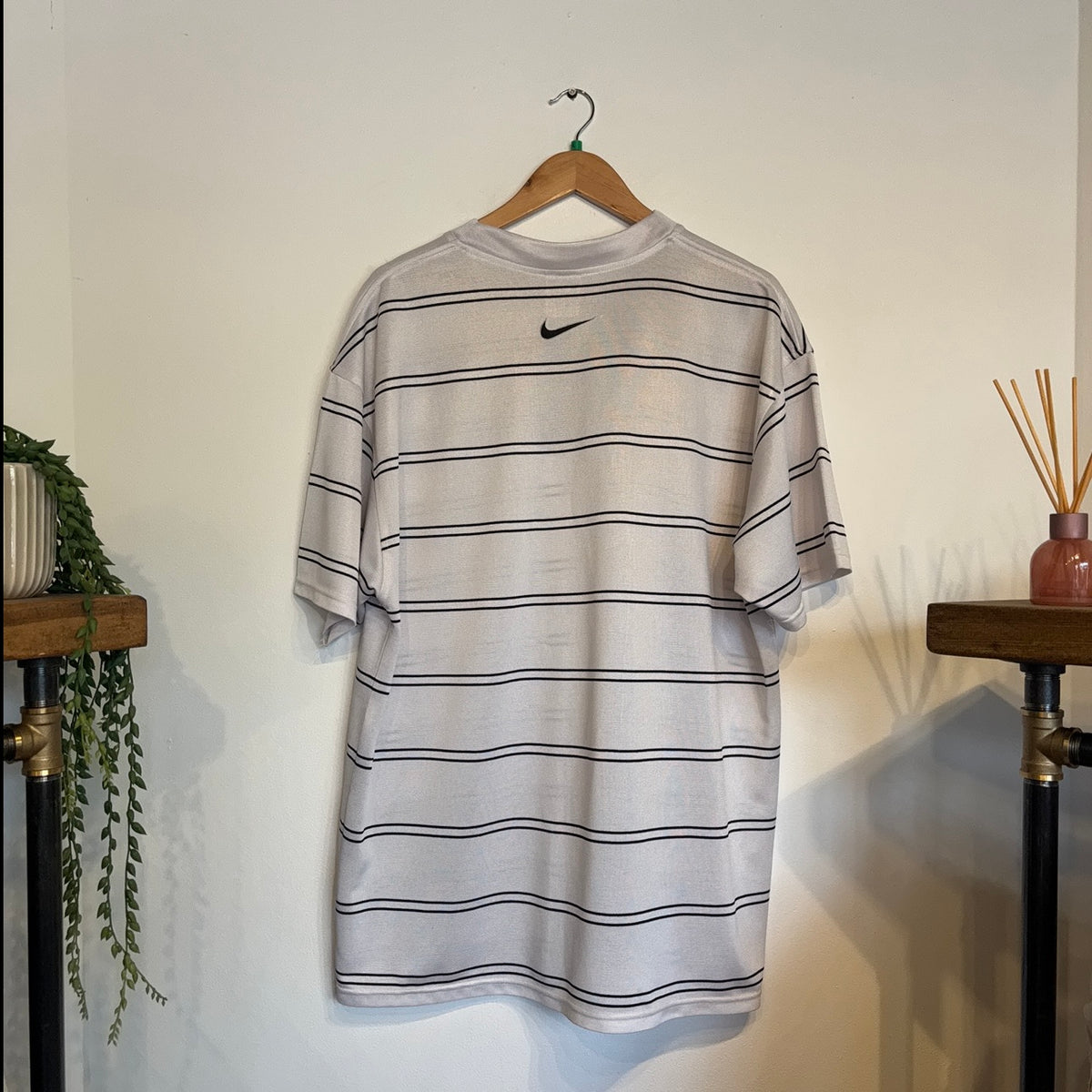 Nike 90s Centre Swoosh Stripe T-Shirt White (XL)