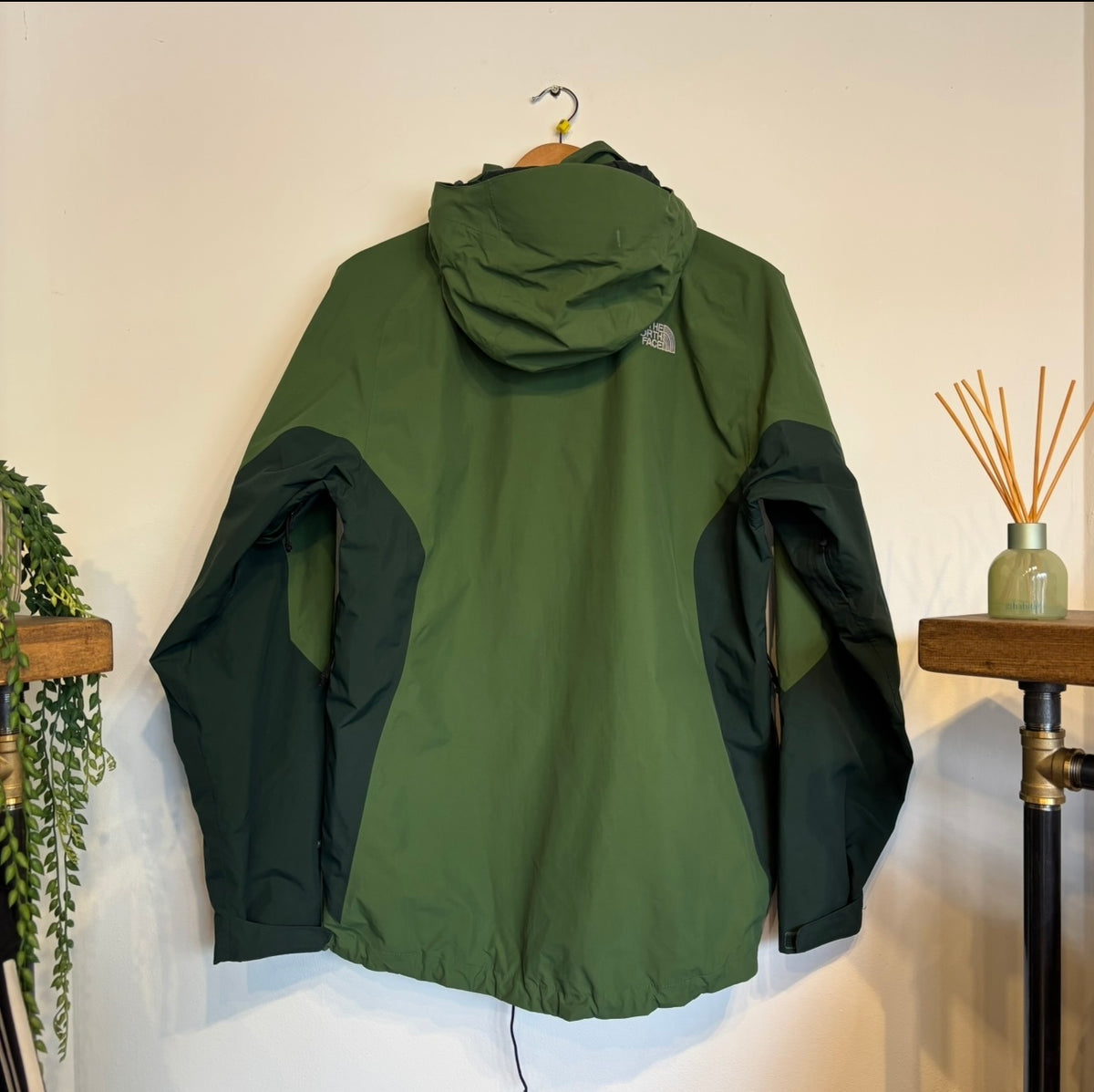 The North Face Hyvent Hooded Jacket Green/ Black (Medium)