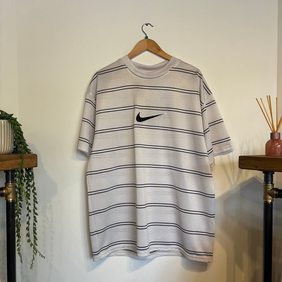 Nike 90s Centre Swoosh Stripe T-Shirt White (XL)