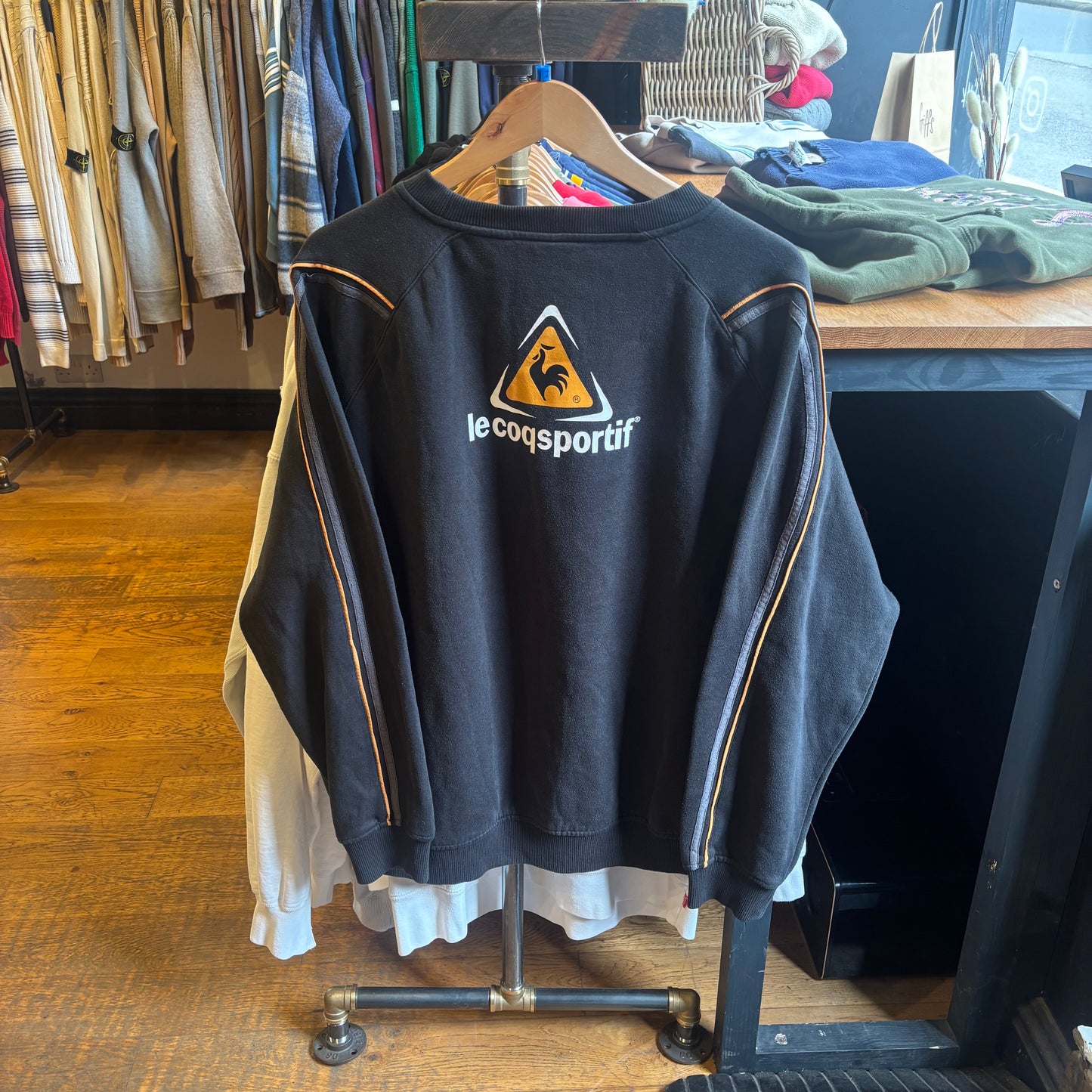 Wolverhampton Wanderers Le Coq 2000's Training Sweatshirt Black (XXL)